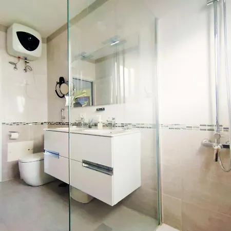Timanfaya Two Bedroom Apartment With Sea Views In Punta Mujeres *