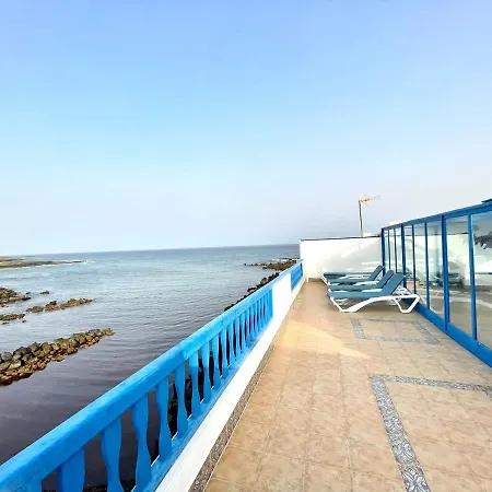 Timanfaya Two Bedroom Apartment With Sea Views In Punta Mujeres