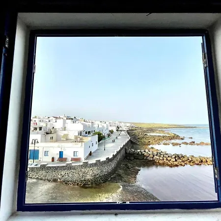 Timanfaya Two Bedroom Apartment With Sea Views In Punta Mujeres