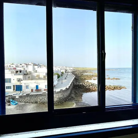 Timanfaya Two Bedroom Apartment With Sea Views In Punta Mujeres
